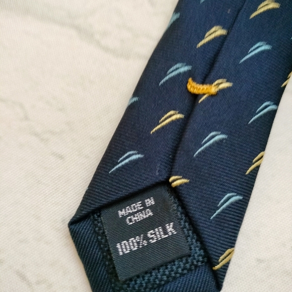 NAUTICA MENS TIE NAVY BLUE WITH BLUE AND GOLD NAUTICA LOGOS 3.5 X 60 - Picture 4 of 8